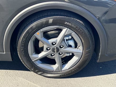 Used 2025 Kia K4 LXS image 29