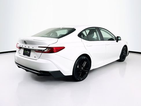 Used 2025 Toyota Camry SE FWD image 9