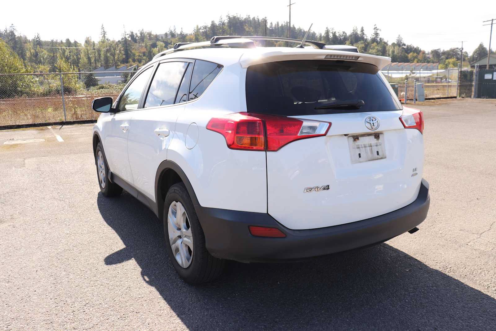 Used 2015 Toyota RAV4 LE AWD/4WD image 7