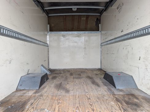 Used 2015 Chevrolet Express 3500 w/ Chrome Appearance Package image 2