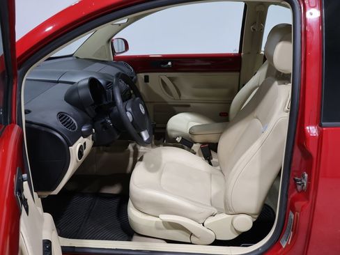 Used 2008 Volkswagen Beetle S image 9