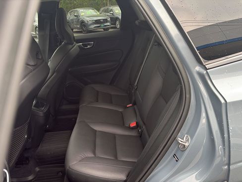 Used 2023 Volvo XC60 B5 Plus w/ Climate Package AWD/4WD image 11