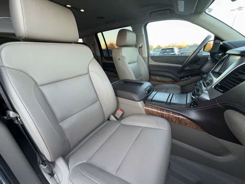 Used 2020 Chevrolet Suburban Premier RWD image 15