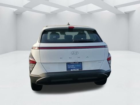 Certified 2025 Hyundai Kona SE image 7
