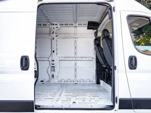Used 2023 RAM ProMaster 2500 FWD image 18