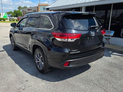 Used 2019 Toyota Highlander XLE AWD/4WD image 5