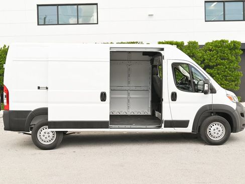 Used 2024 RAM ProMaster 2500 w/ Convenience Group FWD image 7
