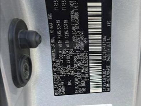 Used 2020 Toyota Sienna SE Premium w/ Nightshade Edition FWD image 19