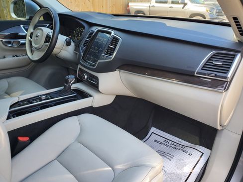 Used 2019 Volvo XC90 T5 Momentum w/ Advanced Package image 32