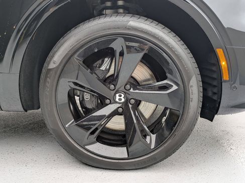 Certified 2025 Bentley Bentayga image 14