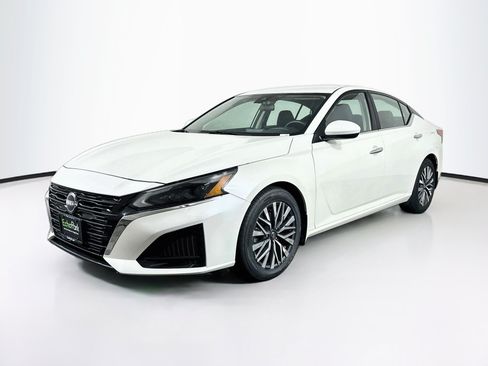 Used 2023 Nissan Altima 2.5 SV FWD image 3