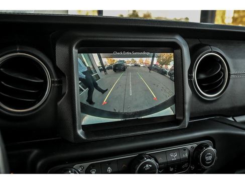 Used 2020 Jeep Wrangler Unlimited Sahara image 20
