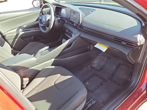Used 2025 Hyundai Elantra Sport image 16