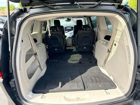 Used 2023 Chrysler Pacifica Touring-L FWD image 26