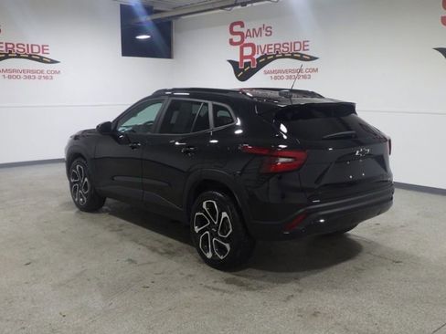 Used 2025 Chevrolet Trax RS w/ Sunroof Package image 2