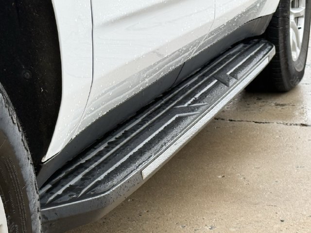 Used 2024 Chevrolet Suburban LT RWD image 9