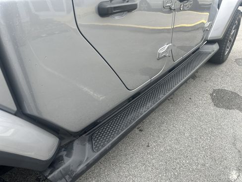 Used 2021 Jeep Gladiator Overland w/ Popular Equipment Package image 26