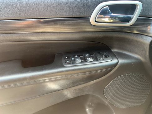Used 2020 Jeep Grand Cherokee Altitude AWD/4WD image 13