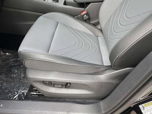 New 2025 Volkswagen Tiguan SE FWD image 14