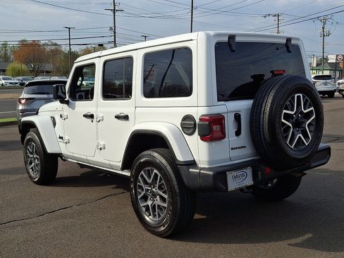 Used 2025 Jeep Wrangler Unlimited Sahara image 6