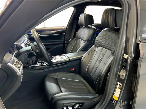 Used 2022 BMW ALPINA B7 xDrive w/ Luxury Rear Seating Package image 7