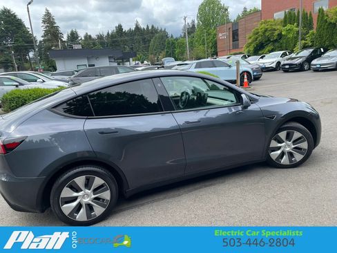 Used 2023 Tesla Model Y Long Range AWD/4WD image 16