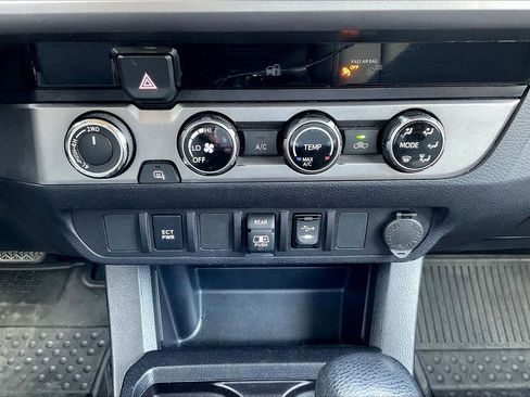 Used 2018 Toyota Tacoma SR5 image 18
