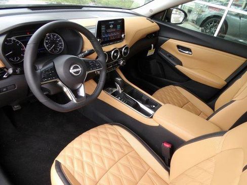 Used 2025 Nissan Sentra SV w/ SV Premium Package image 10