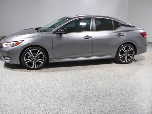 Used 2023 Nissan Sentra SR w/ SR Premium Package FWD image 10