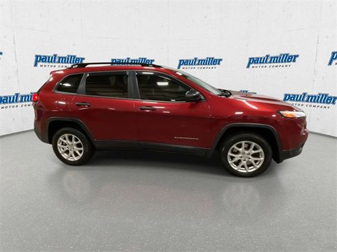 Used 2016 Jeep Cherokee Sport image 13