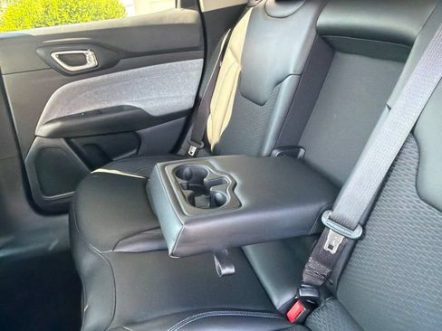 Used 2022 Jeep Compass Latitude AWD/4WD image 37