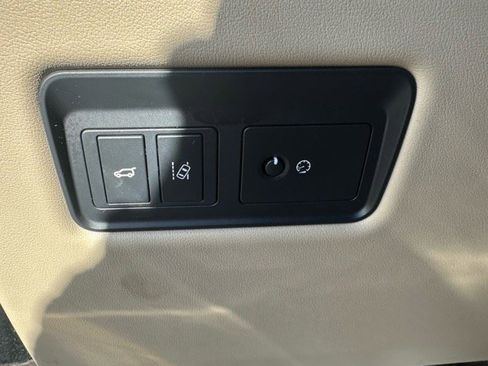 Used 2017 Land Rover Range Rover HSE image 21