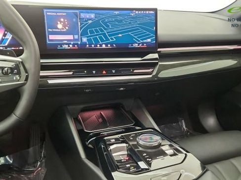 Used 2025 BMW 530i RWD image 46