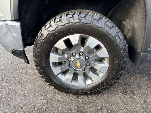 Used 2024 Chevrolet Silverado 2500 LT w/ Texas Edition image 10
