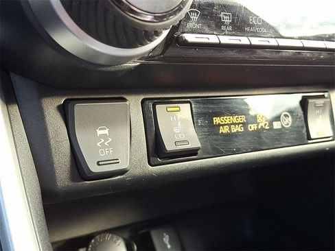 Used 2022 Toyota RAV4 SE image 23