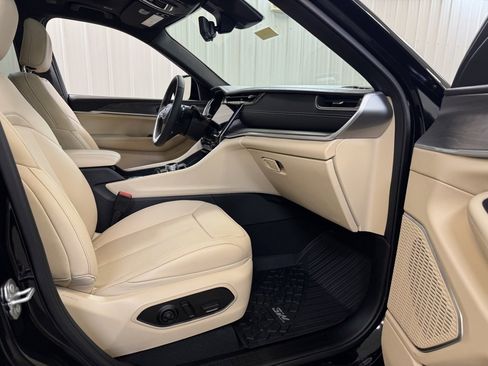 Used 2025 Jeep Grand Cherokee Limited 4xe w/ Luxury Tech Group II image 29