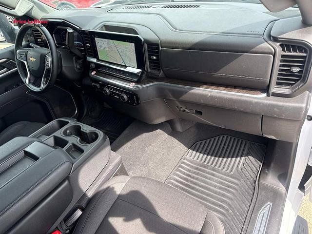 Used 2025 Chevrolet Silverado 2500 LT w/ Convenience Package AWD/4WD image 11