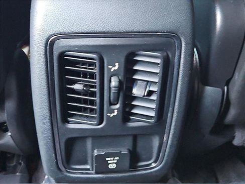 Used 2018 Jeep Grand Cherokee Altitude AWD/4WD image 24