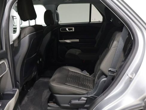 Used 2020 Ford Explorer XLT AWD/4WD image 18
