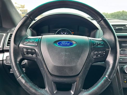 Used 2016 Ford Explorer XLT w/ Equipment Group 202A image 23