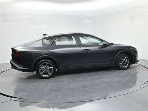 New 2025 Kia K4 LXS image 6