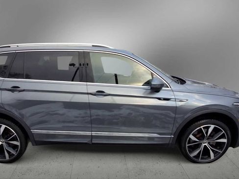 Used 2022 Volkswagen Tiguan SEL R-Line image 9