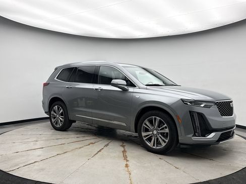 Used 2025 Cadillac XT6 Premium Luxury image 7