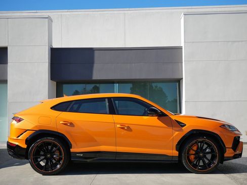 Used 2024 Lamborghini Urus S image 2