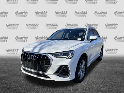 Used 2023 Audi Q3 2.0T Premium w/ Convenience Package image 5