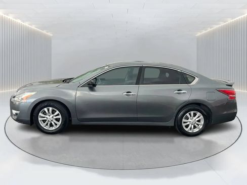 Used 2014 Nissan Altima 2.5 S w/ Sport Value Package FWD image 9