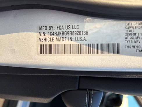 Used 2024 Jeep Grand Cherokee L Limited AWD/4WD image 45