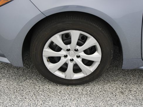 Used 2025 Toyota Corolla LE FWD image 11