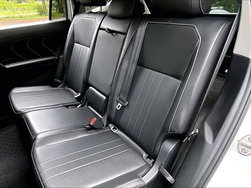 Used 2024 Volkswagen Tiguan SE w/ Panoramic Sunroof Package AWD/4WD image 19
