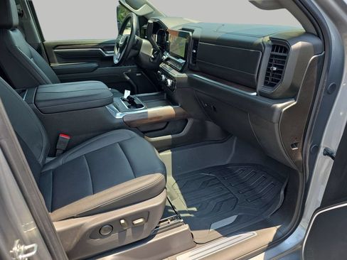 Used 2025 GMC Sierra 2500 SLT w/ SLT Premium Package AWD/4WD image 9